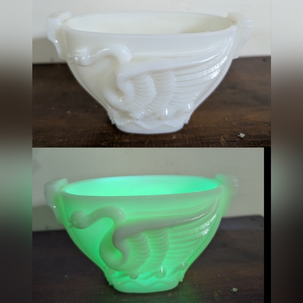 Vintage 1930s Art Deco Macbeth Evans Monax Milk Glass Swan Bowl Dish
